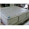 Image 1 : King size mattress and boxspring set