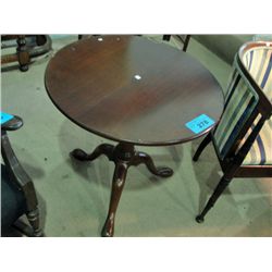 Mahogany tilt top parlour table circa 1800s