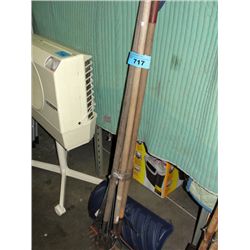 Bundle of garden tools