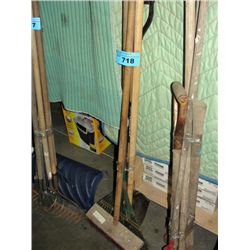 Bundle of garden tools