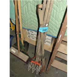 Bundle of garden tools