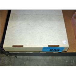 One box containing 3000 collectors hockey cards