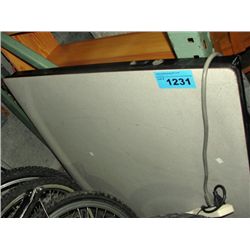 Folding utility table