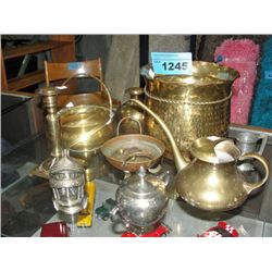 Lot of assorted brasswares, vintage knight head