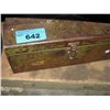 Image 1 : Metal toolbox and contents