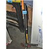 Image 1 : Splitting axe and a weed puller