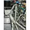 Image 1 : Weight lifters exercise bench