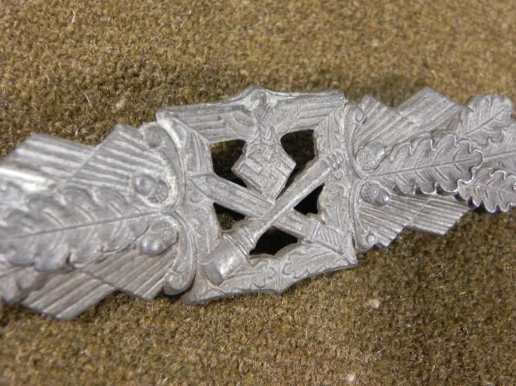 WWII Nazi Army Close Combat Clasp Pin
