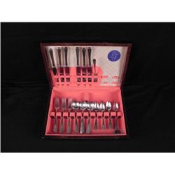 35 Pc Set Community Plate Silverplate Flatware in Chest