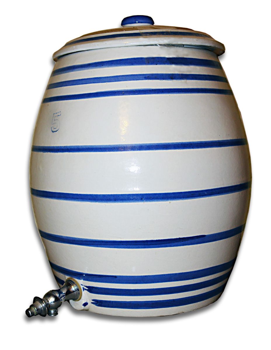 5 gal. water crock with lid, in very good condition