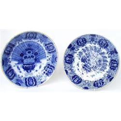 AN EARLY 19TH CENTURY BLUE AND WHITE DELFT CHARGER: centred an urn  of flowerheads and ferns with...