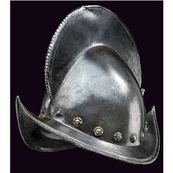 A morion One-piece skull, comb with hemmed and twi