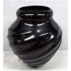 Mata Ortiz Swirl Black Jar - Maria Acosta