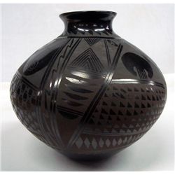 Mata Ortiz Black on Black Jar - Velia Reyes