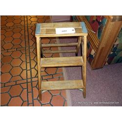 2' Wood Step Ladder