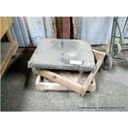 Lot: Dollies, Qty=3, (3x The Money)