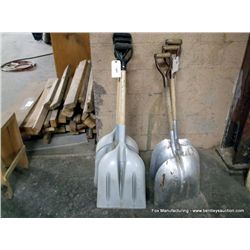 Lot: Plastic Shovels
