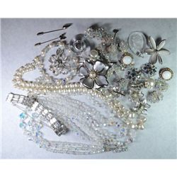 VINTAGE LOT OF COSTUME JEWELRY