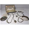 Image 2 : VINTAGE LOT OF COSTUME JEWELRY