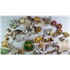 Image 2 : VINTAGE LOT OF COSTUME JEWELRY  - MOST CHRISTMAS AND HOLIDAY!