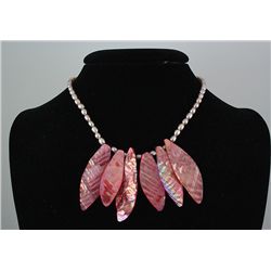 184.6CTW 18" LAVENDER FRESHWATER CAPIZ PENDANT/MOTHER O