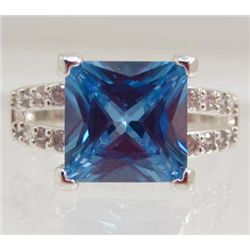 5783 - SILVER BLUE & WHITE TOPAZ RING SIZE 7