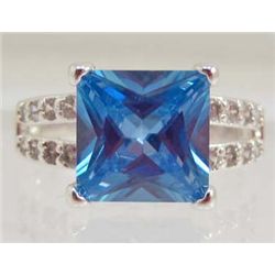 5782 - SILVER BLUE & WHITE TOPAZ RING SIZE 7