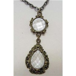 5537 -  WHITE CRYSTAL PENDANT W/ CHAIN