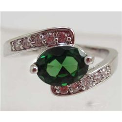 13433 - WHITE GOLD PLATED EMERALD & TOPAZ RING - SIZE 7