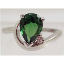 13430 - WHITE GOLD PLATED EMERALD & TOPAZ RING - SIZE 7