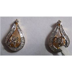 4.861g Earring in 18kt 4.711g Gold,0.75 Ctw Diamond