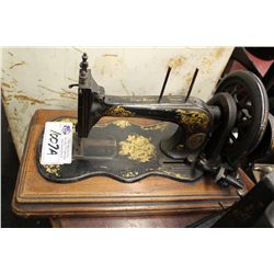 TABLETOP SINGER SEWING MACHINE CONSISTING OF A BROWNVARNISHED WOOD BASE