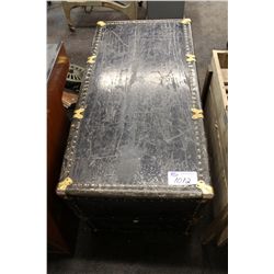LARGE ANTIQUE STEAMER TRUNK