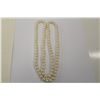 Image 2 : ONE STRAND OF ROUND WHITE JAPANESE AKOYA CULTURED PEARLS.
