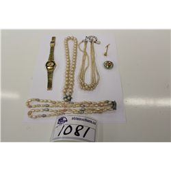 COLLECTION OF COSTUME AND PLATED WOMENS JEWELLERY