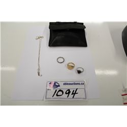 SELECTION OF COSTUME JEWELLERY RINGS, NECKLACE WITH "J" PENDANT AND A WALLET WITH FOREIGN COINS