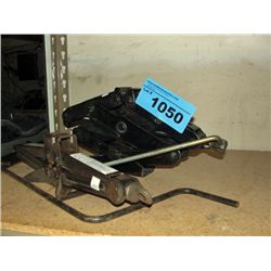 2 scissor lift automobile jacks