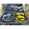 Image 1 : Dewault 18V cordless drill with one battery and