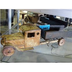 Early 1900s metal toy dump truck circa 1930-40s