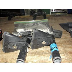 Pair of yakama locking roof racks