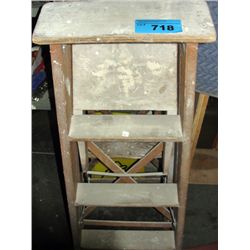 4F wooden step ladder