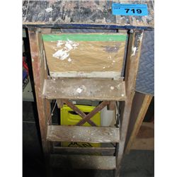 4F wooden step ladder