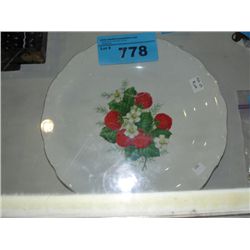 Porcelain strawberry dish