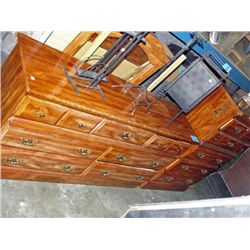 3pc bedroom set; 7 drawer dresser with mirror