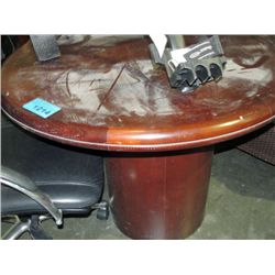 Round mahogany finish single pedastol table