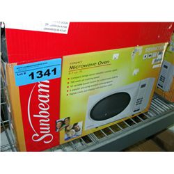 Sunbeam white microwave oven