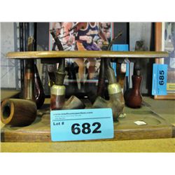 Tobocco pipe stand with 6 assorted pipes