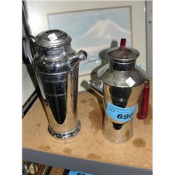 2 vintage mixed drinks caraffes