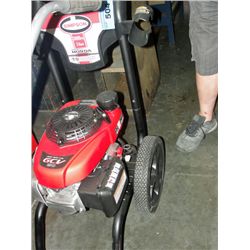 Honda powered simpson pressure washer