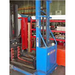 Blue giant electric pallet lift